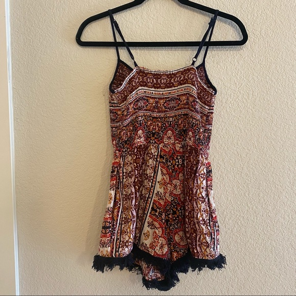 Patterned Romper With Pockets - Picture 6 of 7